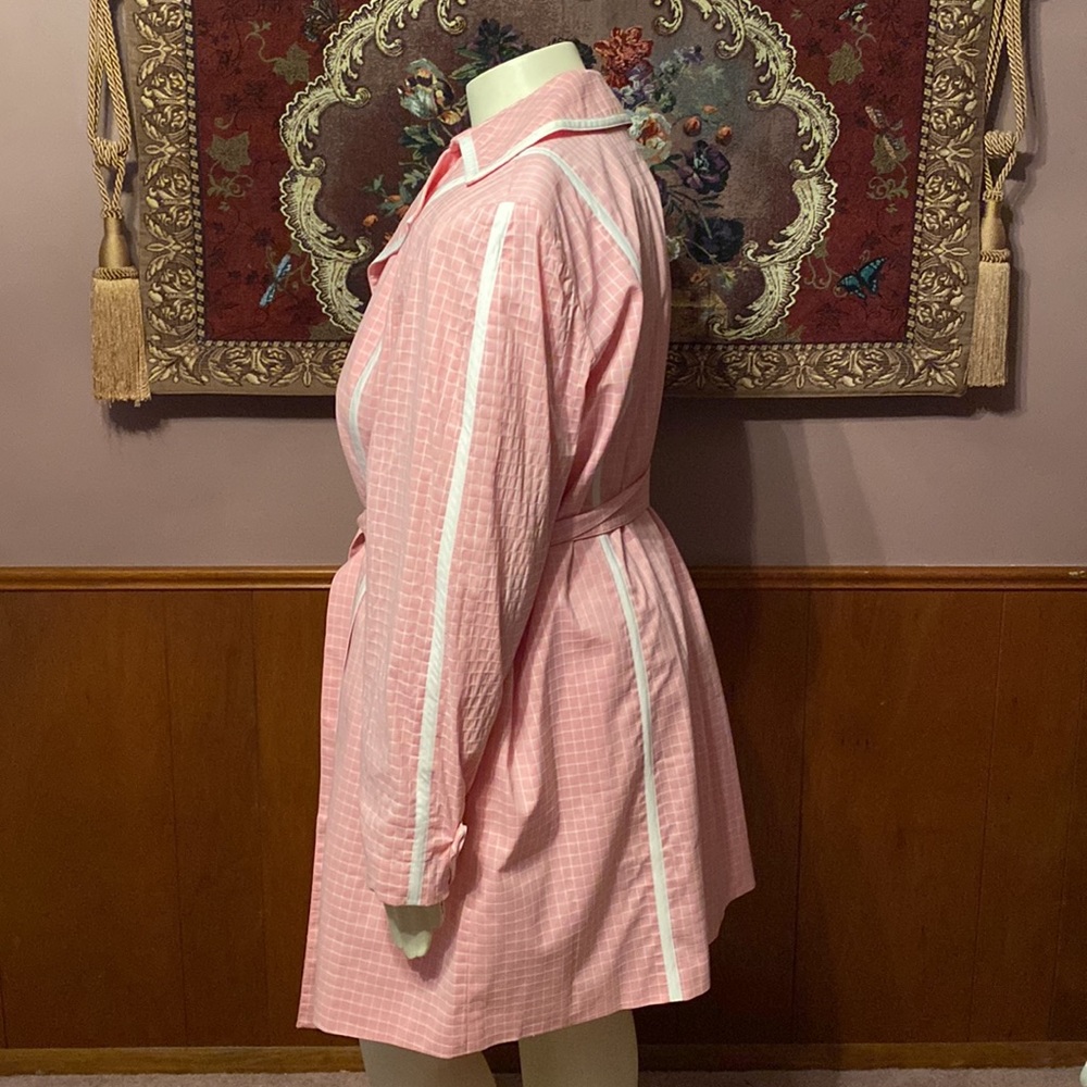 Light Weight Jacket Or House Coat - image 5